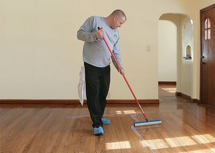 How Long to Wait Between Coats of Polyurethane on Hardwood floors