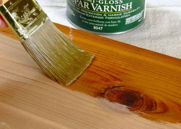 Varnish vs Polyurethane image illustration 