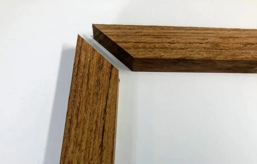 How to join two pieces of wood at a 45 degree angle