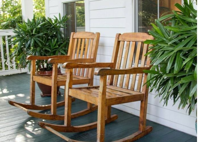 Benefits Of Using Exterior Stain For Outdoor Furniture