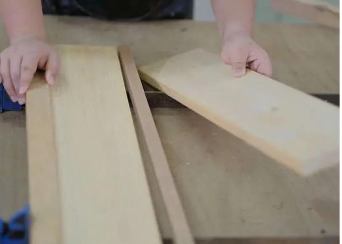 How to Join two Pieces of Wood Lengthwise Using Wood Glue