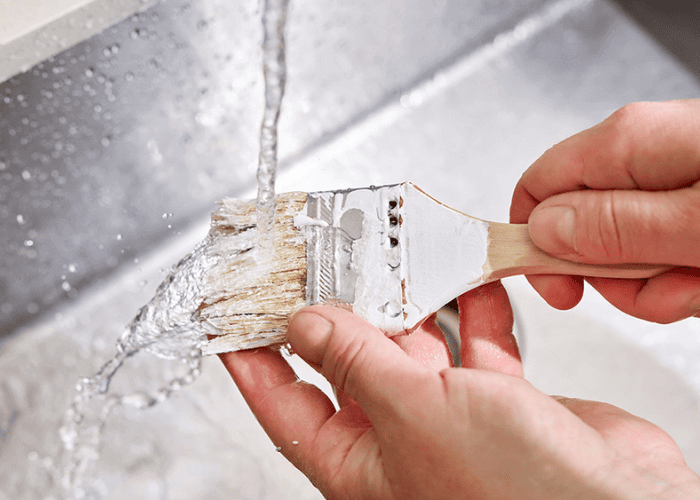 Cleaning polyurethane brush with running water