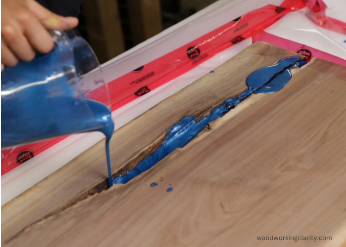 How to Fill Cracks in Wood With Epoxy